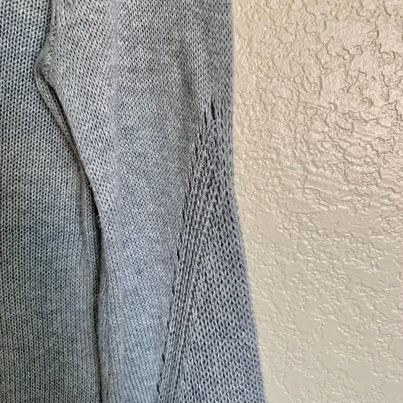 BCBGeneration Gray sweater Eyelet Sleeve Crop Crew Neck Knit Pullover size XXS - Picture 6 of 6